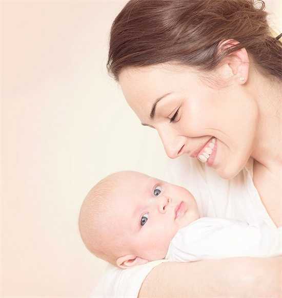 婴儿护理：脱脂棉 versus 棉球，哪个更适合宝宝？